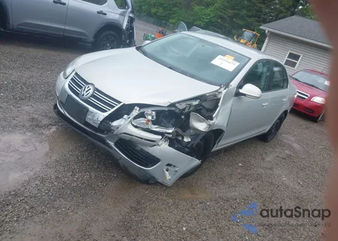 2010 Volkswagen Jetta S z USA, uszkodzony, nr VIN 3VWJZ7AJ5AM089487